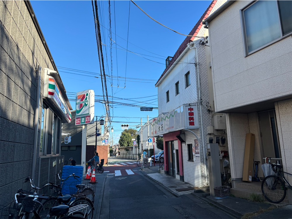 左手にセブンイレブンが見えたら左
